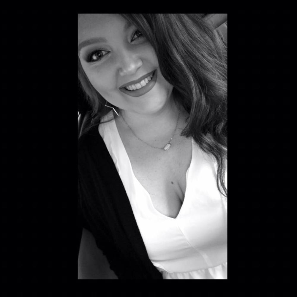 Meet your Posher, Larissa